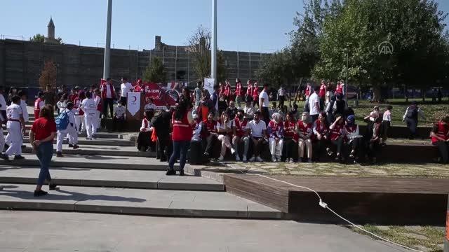 DİYARBAKIR - Sağlıklı yaşam için tarihi mekanlarda yürüyüş yapıldı