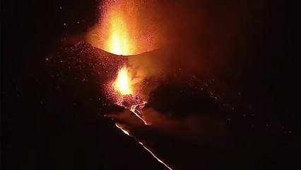 Вулкан на о.Пальма становится "агрессивнее"