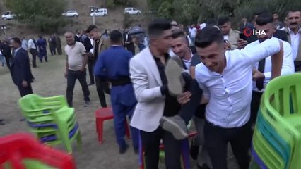 Şırnak'ta ilginç düğün geleneği: Davetliler damadın kardeşlerini kayalıklardan suya atıyor