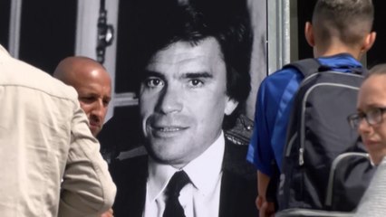 Hommage à Bernard Tapie devant le Vélodrome