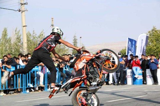 Elazığ'da 'Modifiyeli Araç ve Motosiklet Festivali' renkli görüntülere sahne oldu