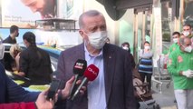 Son dakika haberleri: Cumhurbaşkanı Erdoğan, evinin yakınındaki bir marketi ziyaret etti
