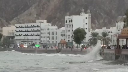 Ciclón Shaheen se aproxima a la capital omaní y deja un niño muerto