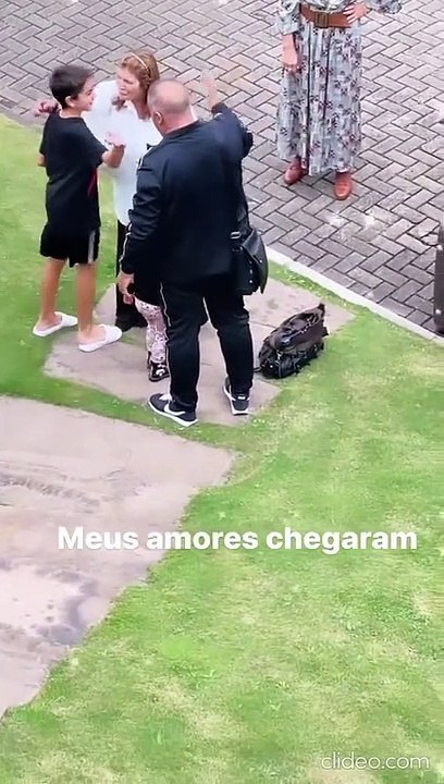 Katia Aveiro mostra chegada de Dolores Aveiro e Elma Aveiro ao Brasil