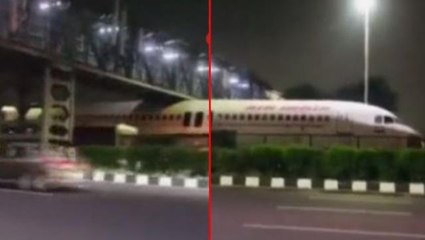 Bunu da gördük! Yolcu uçağı, otoyol köprüsünün altında sıkıştı