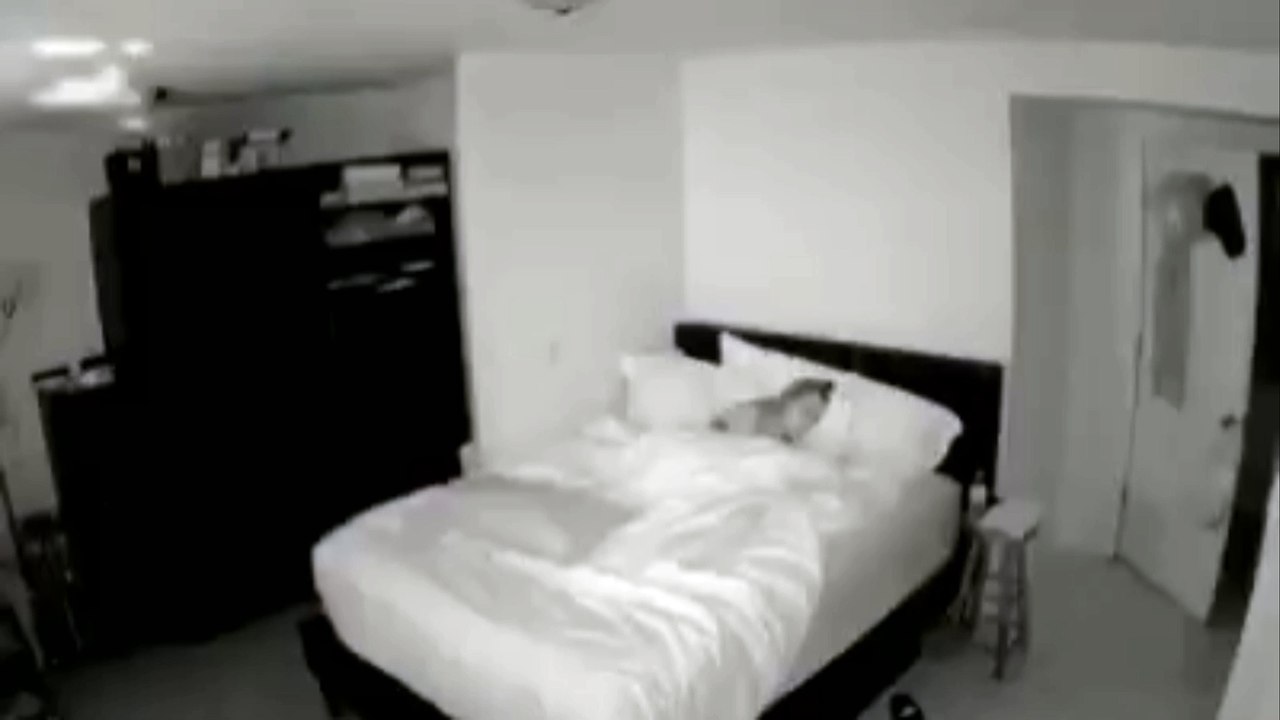 Suami Jarang Di Rumah, Lihat Yang Terjadi Pada Istrinya Saat Terekam CCTV