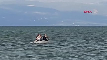 BURSA-DEVRİLEN BOTTAN GÖLE DÜŞEN 3 AMATÖR BALIKÇI ÖLÜMDEN DÖNDÜ