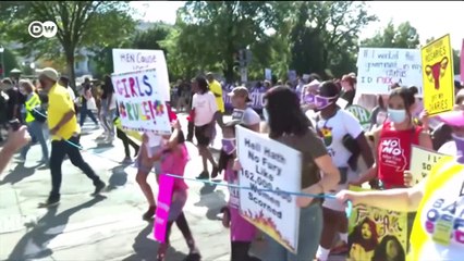 Thousands of protesters march for abortion rights in the US