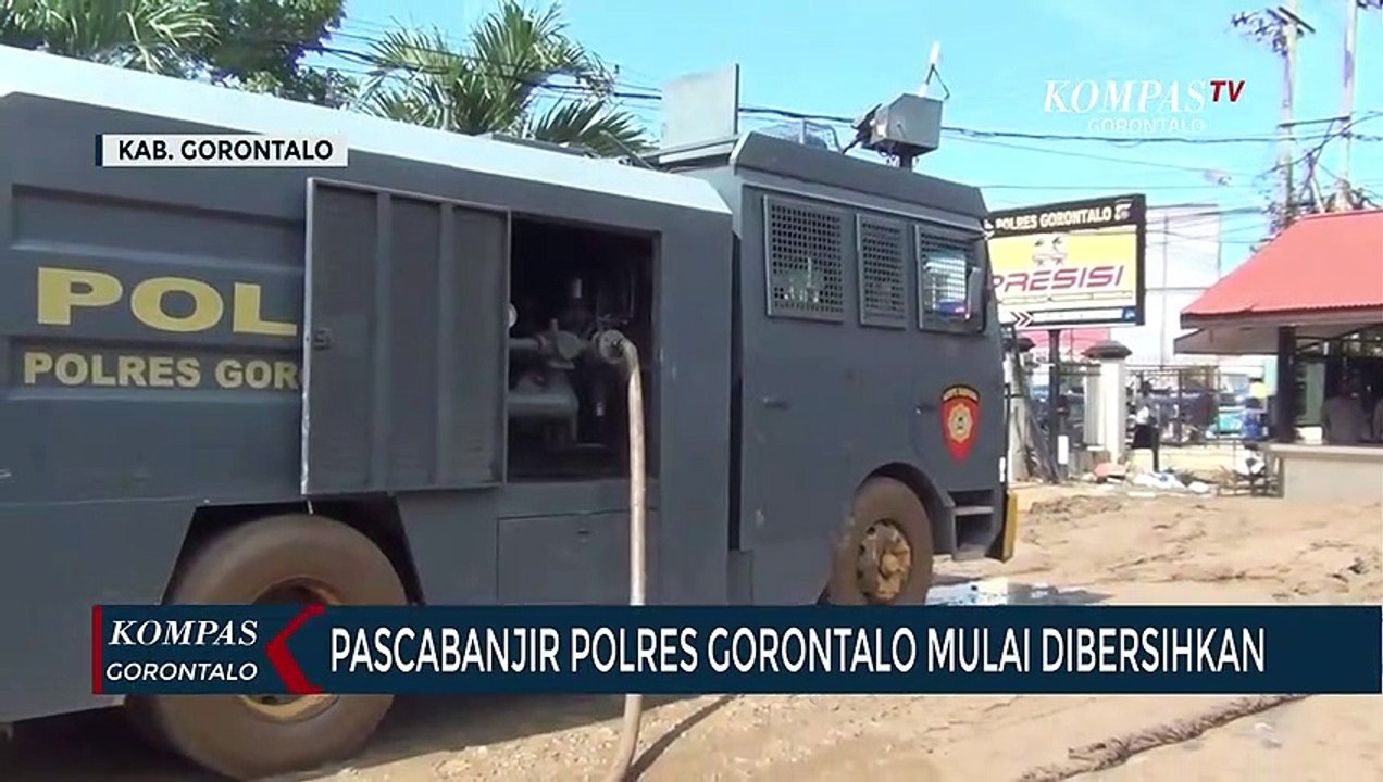 Pascabanjir Polres Gorontalo Mulai Dibersihkan Dari Sisa Lumpur Menggunakan Alat Berat