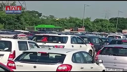 Police ने  Noida DND पर लगाए बैरिकेड्स, लगा लंबा जाम, देखें वीडियो