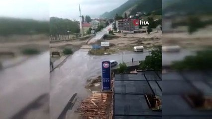 Sinop’ta köprünün yıkılma anı kamerada