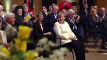 Merkel dakikalarca ayakta alkışlandı