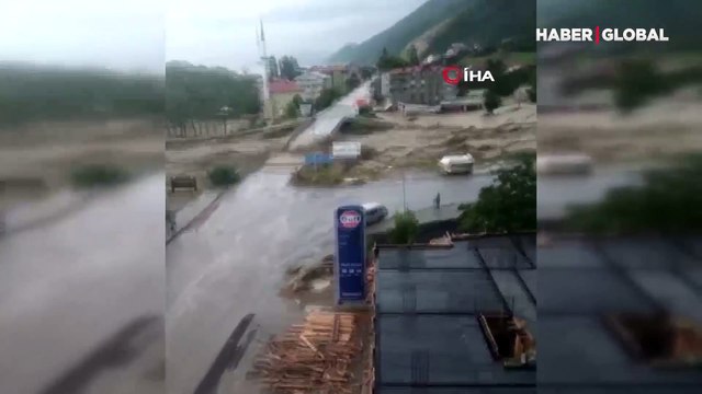 Sinop’ta köprünün yıkılma anı kamerada! Yeni görüntüler ortaya çıktı