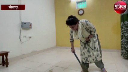 लखीमपुर हिंसा : झाड़ू लगाते हुए प्रियंका गांधी का VIDEO वायरल
