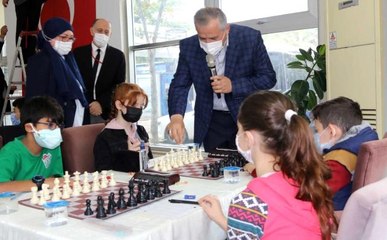 Bafra'da düzenlenen satranç turnuvasına 17 ilden 200 sporcu katıldı