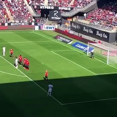 Amazing Lionel Messi Free Kick Hits The Crossbar Again