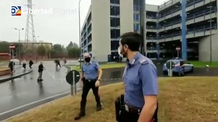 Fallecen 8 personas al estrellarse un avión contra un edificio cerca de Milán