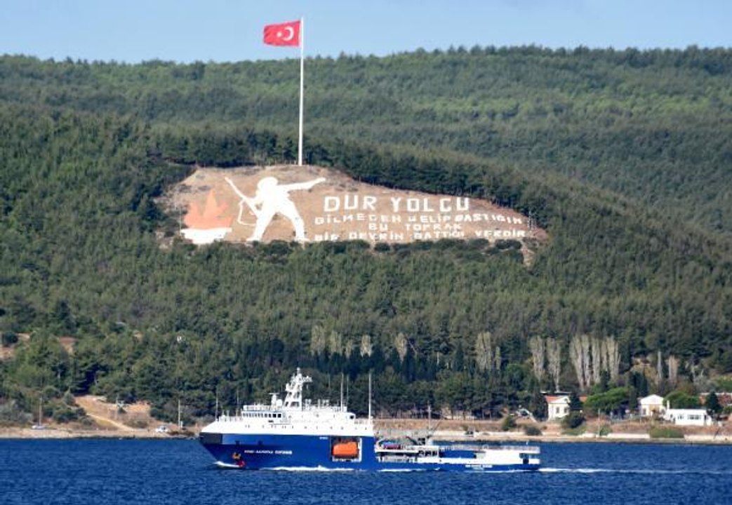 RUS DONANMASINA AİT TANKER ÇANAKKALE BOĞAZI'NDAN GEÇTİ
