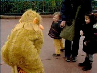 rencontre avec un singe à Eurodisney