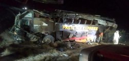 Pakistan'da yolcu otobüsü üst geçitten düştü: 7 ölü, 28 yaralı