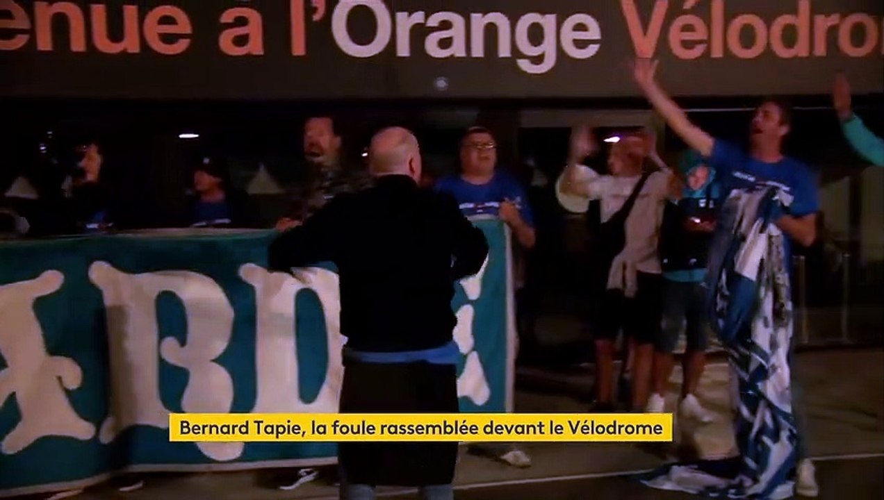 Mort de Bernard Tapie : un hommage rendu devant le stade Vélodrome de Marseille