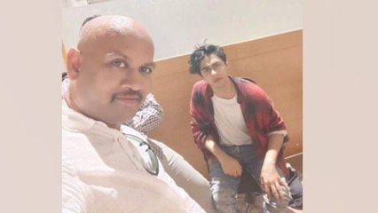Aryan khan के साथ Selfie वाले शख्स की Viral Photo पर Ncb खुलासा । Boldsky