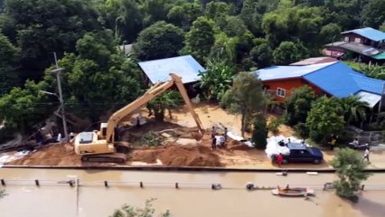 อ่างทอง คืบหน้าน้ำเจ้าพระยามุดไต้พนังกันน้ำทะลักเข้าพื้นที่ตำบลจระเข้ร้อง ขยายวงกว้าง 5 หมู่บ้าน