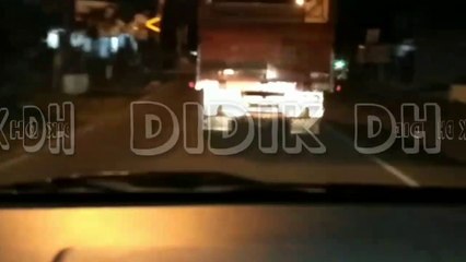 NGERIII...!!! | SEDANG MEMANCING PERAHU DIOMBANG AMBINGKAN GELOMBANG OMBAK PUTIH DISERTAI ANGIN KENCANG-OPPA GAUL