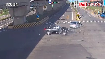BMW高速撞擊左轉Toyota轎車 車頭全毀釀3傷送醫