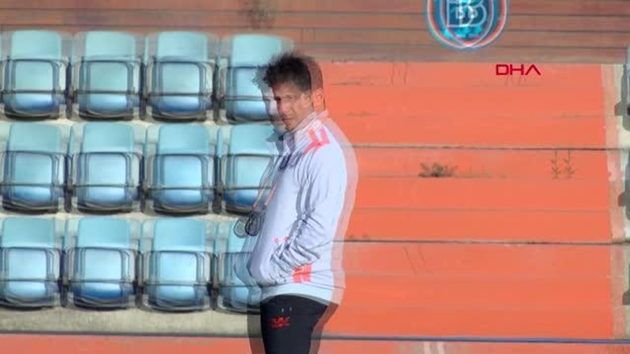 SPOR Emre Belözoğlu, Başakşehir'in başında ilk antrenmanına çıktı