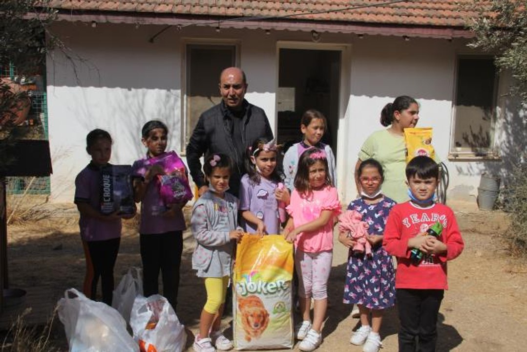 Datça'da öğrenciler hayvan barınağını ziyaret etti