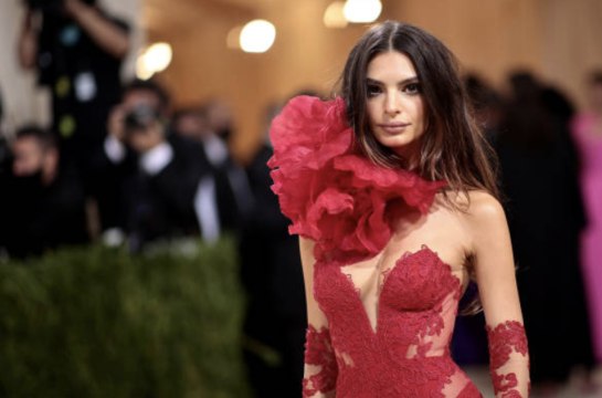 Emily Ratajkowski Says Robin Thicke Groped Her While Filming Blurred Lines