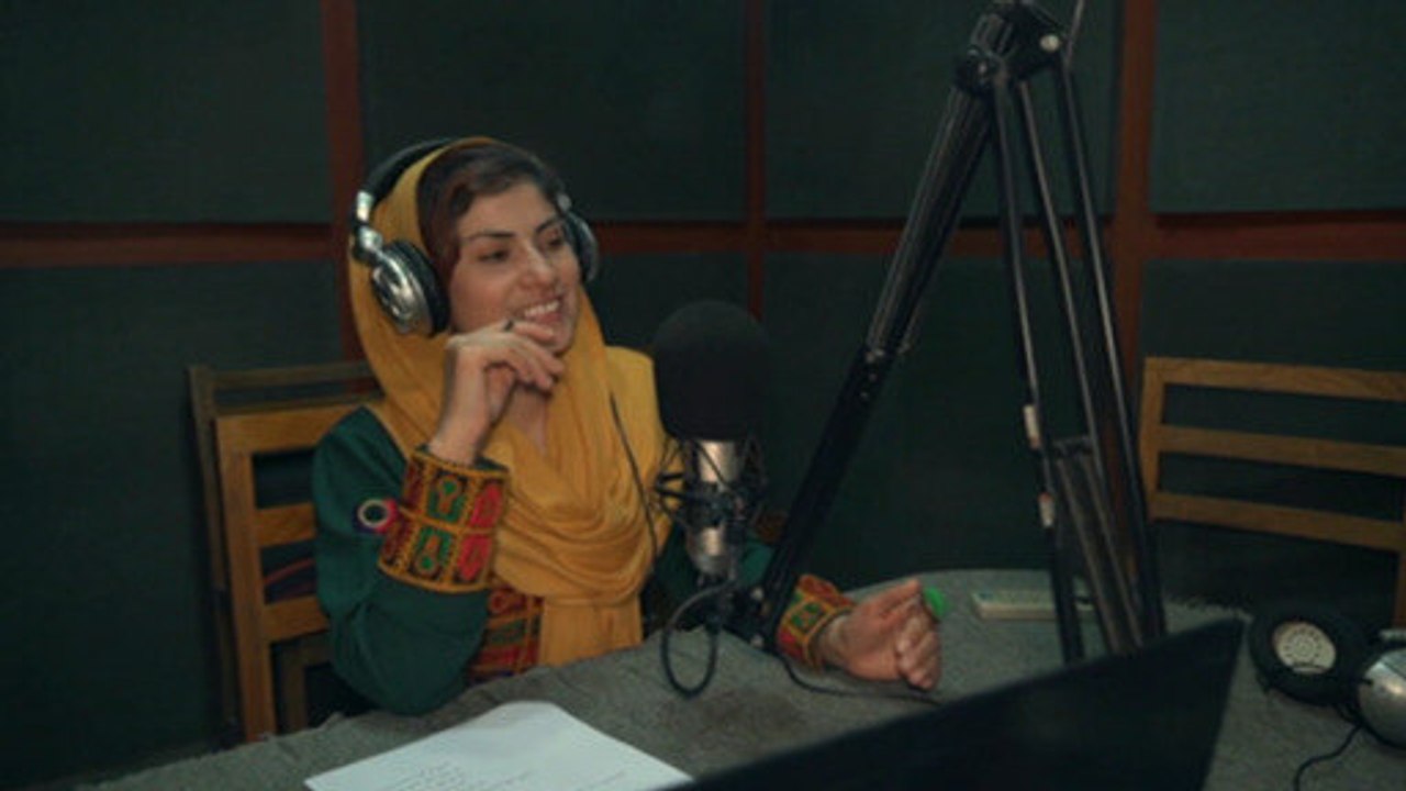 Los talibanes amenazan a periodistas afganas