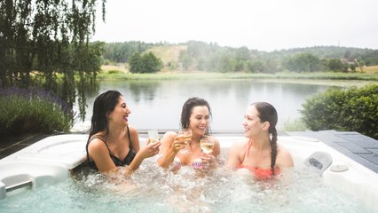 This App Will Let You Rent a Hot Tub or Heated Pool Nearby This Winter