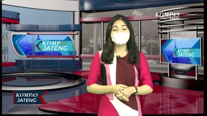 Satu Keluarga Tinggal di Emperan Rumah Tua