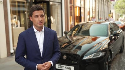 Behind the wheel of the Jaguar XF, Mitch Evans is pursued across the British capital by renowned Parkour athlete Lynn Jung