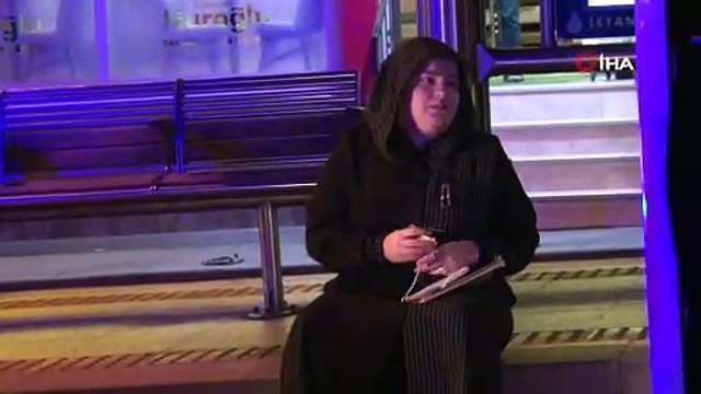 Güngören'de servis minibüsü tramvay yoluna devrildi