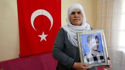Muş'ta evlat nöbetini sürdüren anne, oğluna kavuşacağı günü bekliyor