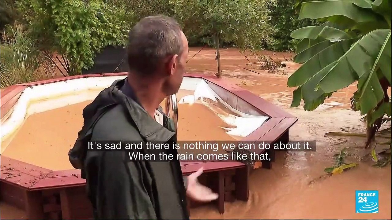 France flash floods: Clean-up begins after torr...