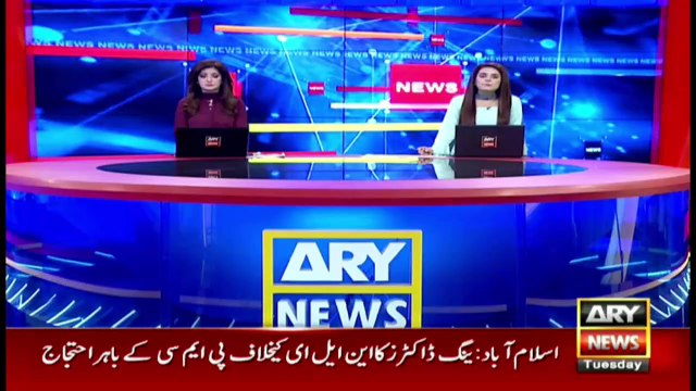 Police baton-charge protesting doctors in Islamabad