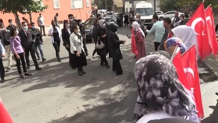 TBMM BAŞKANI MUSTAFA ŞENTOP'UN EŞİNDEN EVLAT NÖBETİNDEKİ AİLELERE ZİYARET