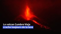 Canaries: images du volcan Cumbre Vieja crachant de la lave