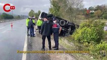 MHP'li kafileyi taşıyan midibüsün devrildiği yolda bu kez kamyon devrildi