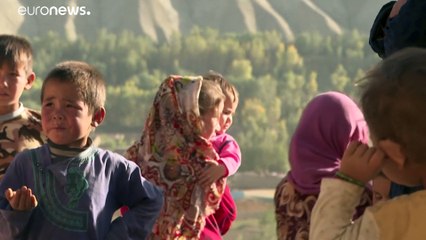 شاهد: الخوف والجوع يخيمان على سكان كهوف باميان في أفغانستان