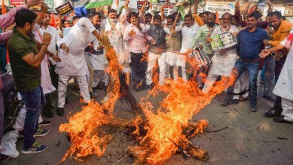 Lakhimpur: Cong on the streets over Priyanka's detention