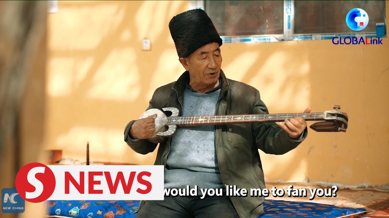 Happy 83-year-old man plays beautiful music in Xinjiang