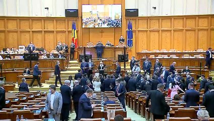 Ρουμανία: Το κοινοβούλιο υπερψήφισε πρόταση μομφής κατά της κυβέρνησης Τσίτου
