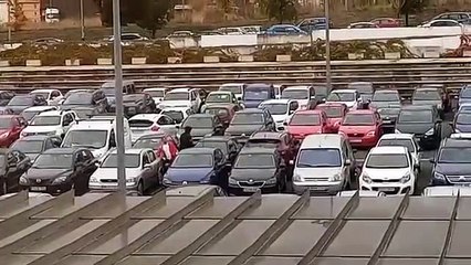 Roban a plena luz del día en el parking de la UPNA