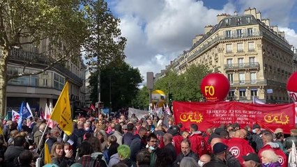 Fransa'da hükumetin sosyal politikalarına karşı grev ve gösteriler düzenlendi