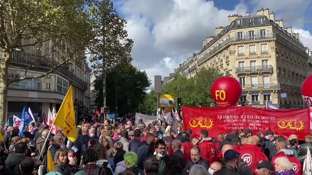 Fransa'da hükumetin sosyal politikalarına karşı grev ve gösteriler düzenlendi